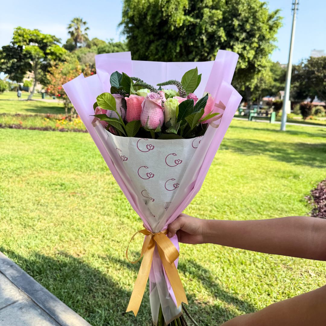 Ramo especial 12 rosas - variadas