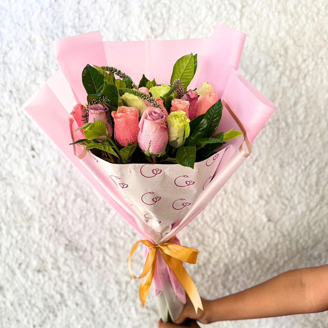 Ramo especial 12 rosas - variadas