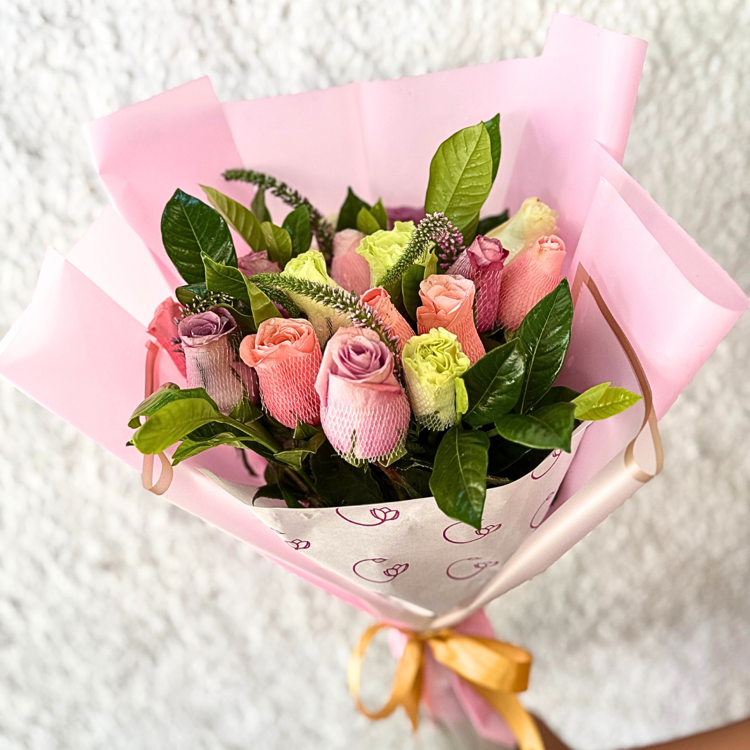 Ramo especial 12 rosas - variadas